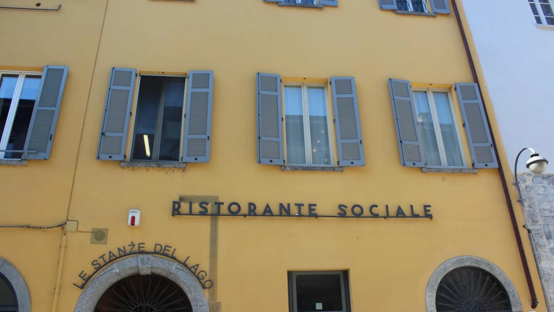 Le Stanze Del Lago Apartments location