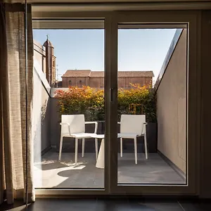 Rb Del Teatro&apartaments Couette-café Imola
