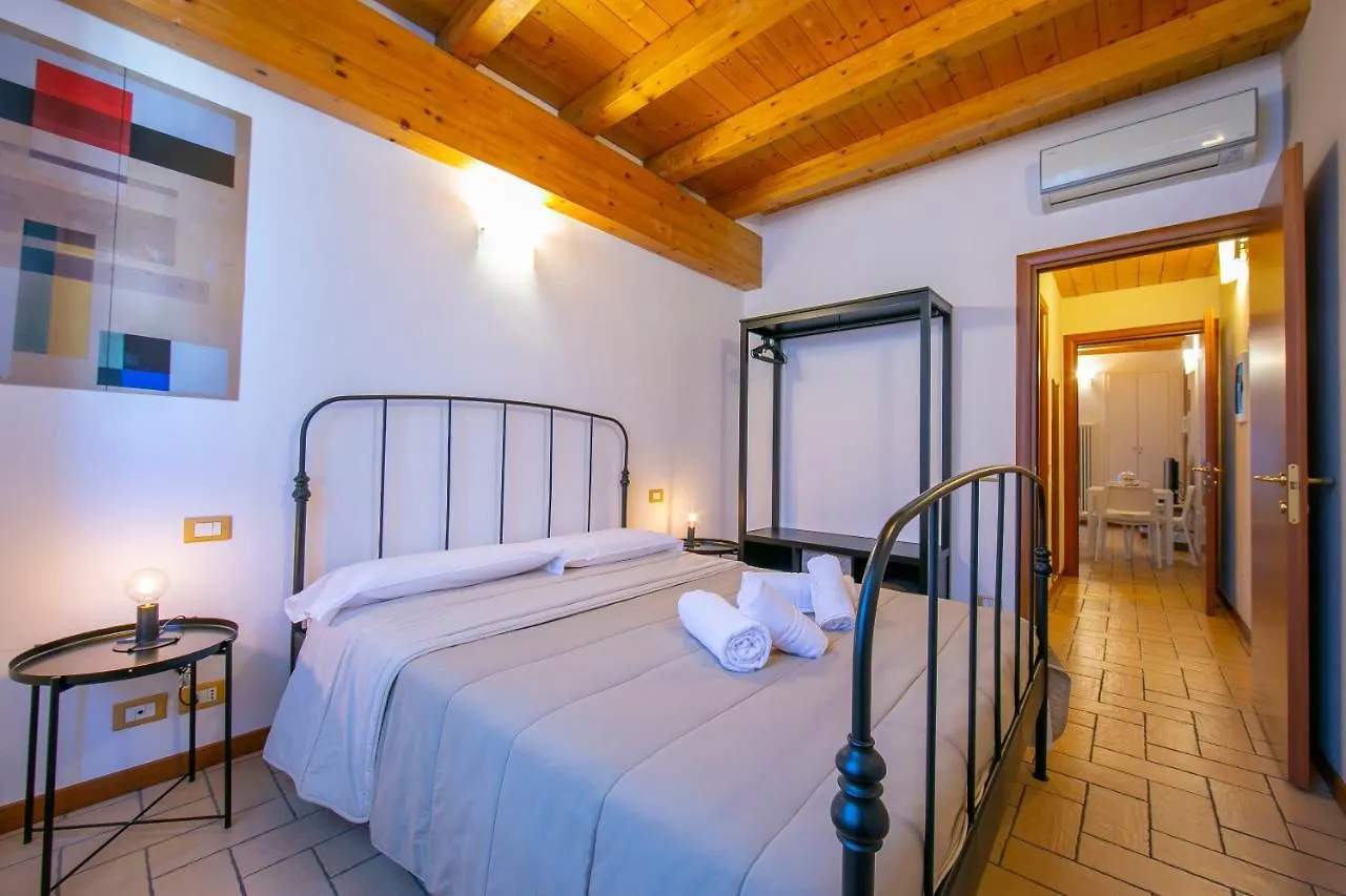 Le Stanze Del Lago Apartments Όπως 2*,